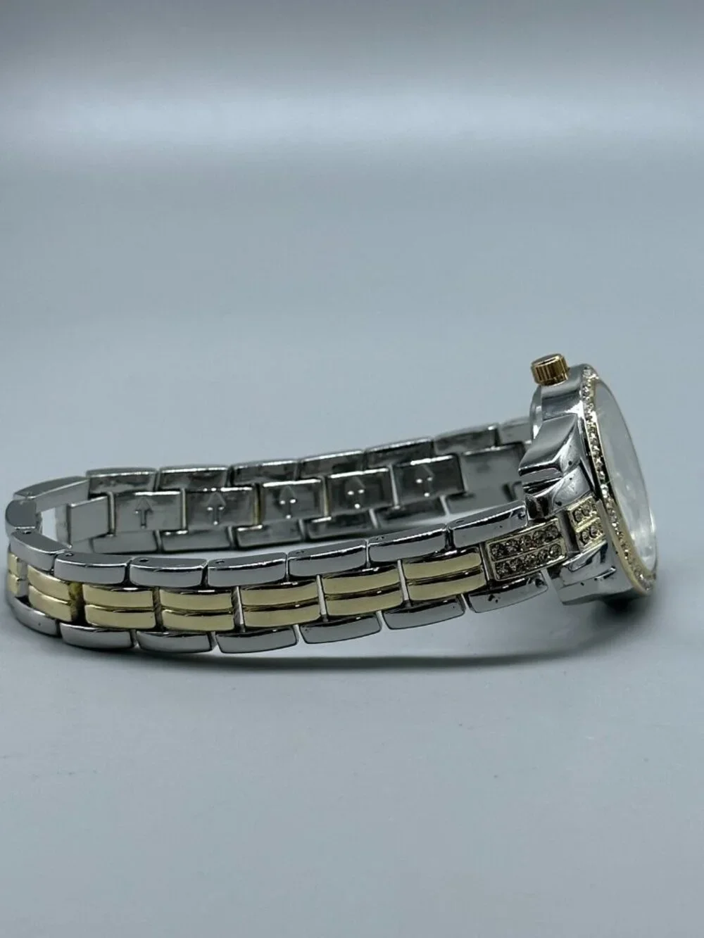 Two Tone Women Watch Silver Gold Crystal Bezel Scallop Print Dial New Battery
